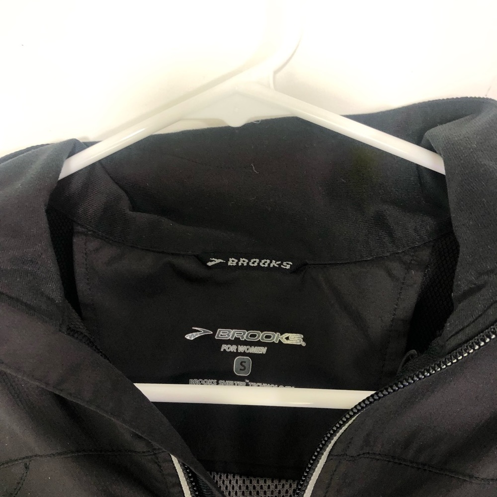 Brooks Running Jacket Euc - image 3